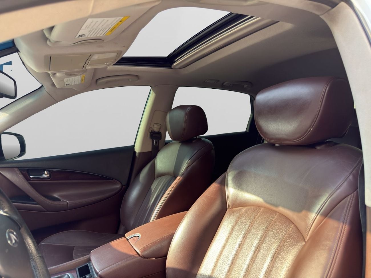 Infiniti QX50 PREMIUM 2018 Infiniti QX50 Premium | 3.7L V6 | GCC Specs | White / Brown