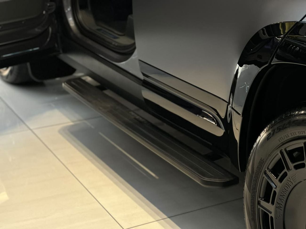 لاند روفر ديفندر P400 SE X Dynamics