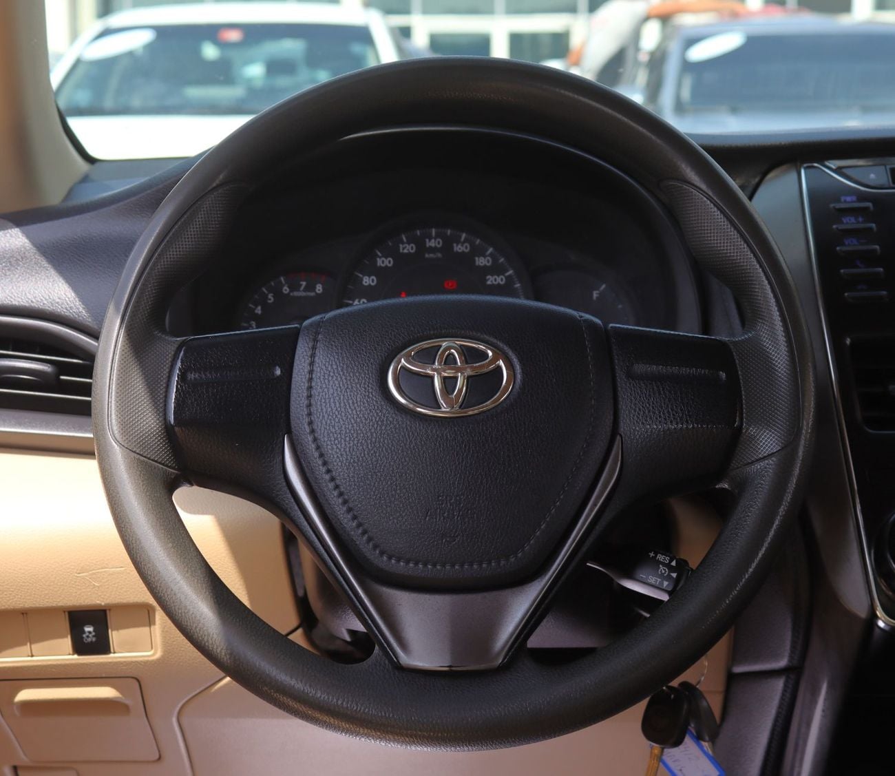 Toyota Yaris E ACCIDENTS FREE - GCC - ORIGINAL PAINT - SEDAN - PERFECT CONDITION INSIDE OUT