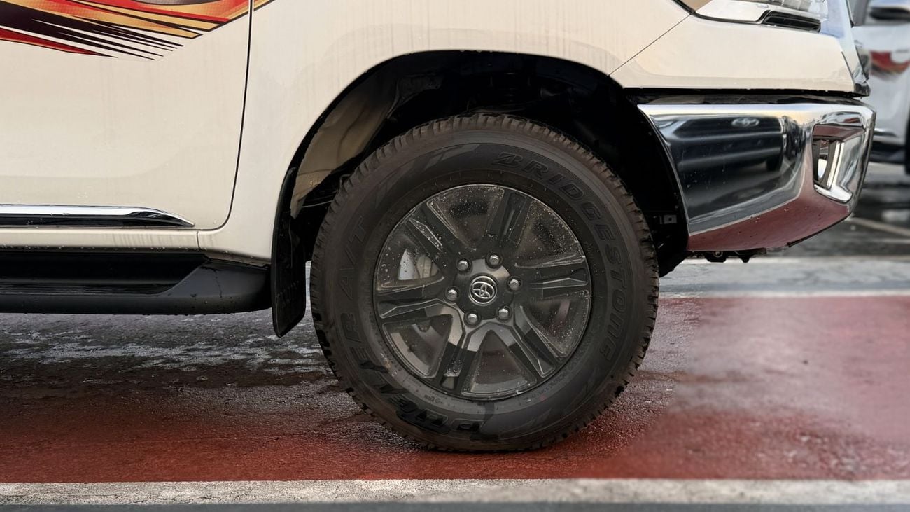 Toyota Hilux DLX 2.4L Diesel MT 2026YM