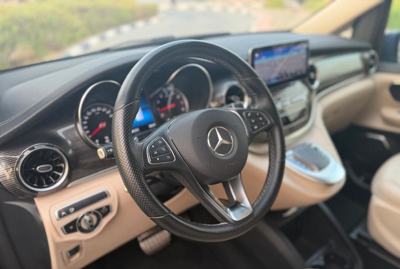 مرسيدس بنز V 250 AVANTGARDE/E MERCEDES BENZ V250 2023 GCC WITH SERVICE CONTRACT IN LOW MILEAGE FULL SERVICE HISTORY TWO KEYS