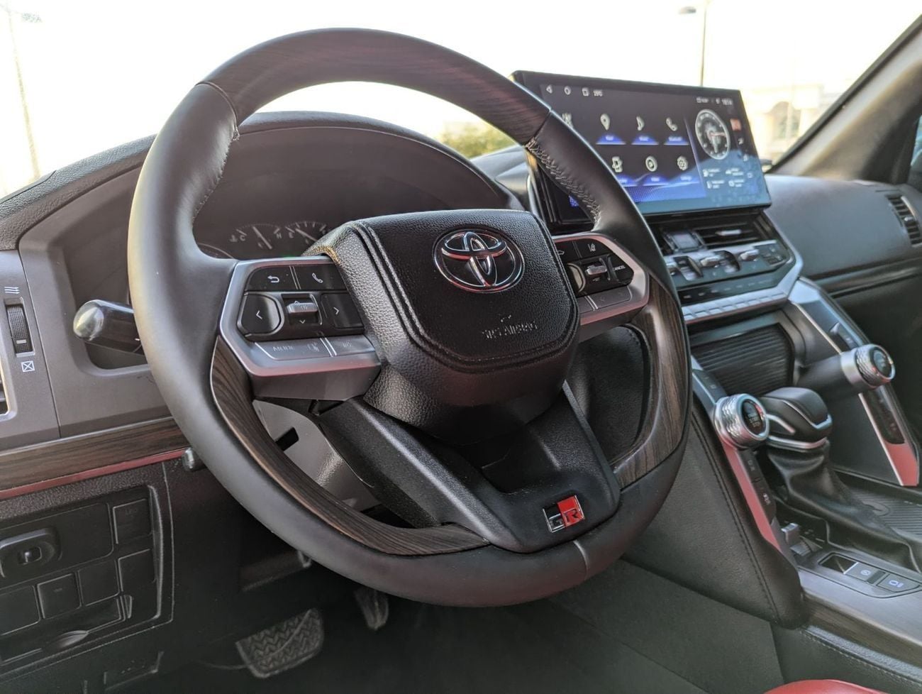 تويوتا لاند كروزر GXR Toyota landcruise 2015Model Facelifte 2025 4.0L v6 petrol Engine Colour Black push start Transmi