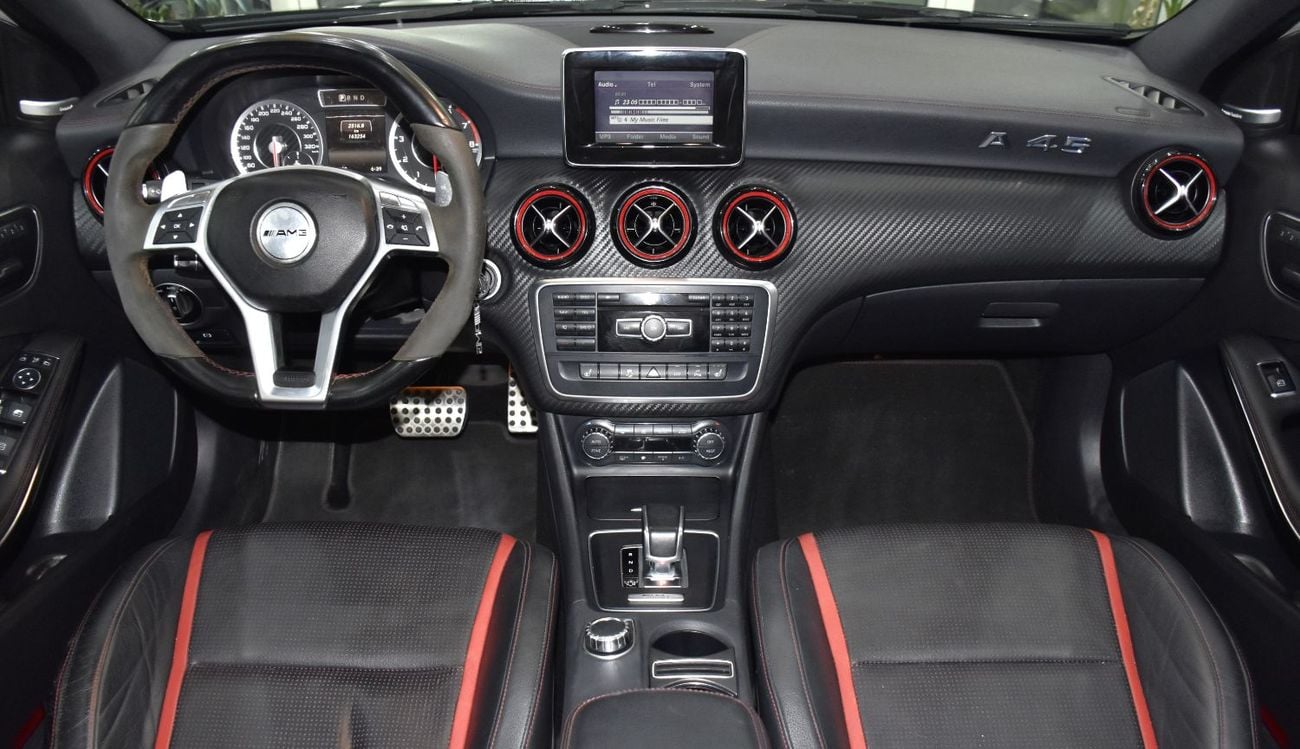 مرسيدس بنز A45 إيه إم جي عرض ممتاز لسيارة مرسيدس بنز A45 AMG 4Matic Edition 1 (موديل 2014) باللون الأبيض بمواصفات خليجية