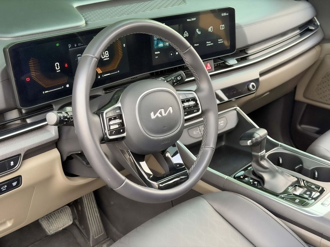 Kia Carnival EX DLX