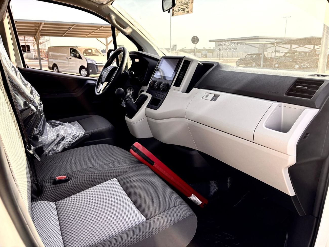 Toyota Hiace GL - STANDARD ROOF CARGO MANUAL TRANSMISSION