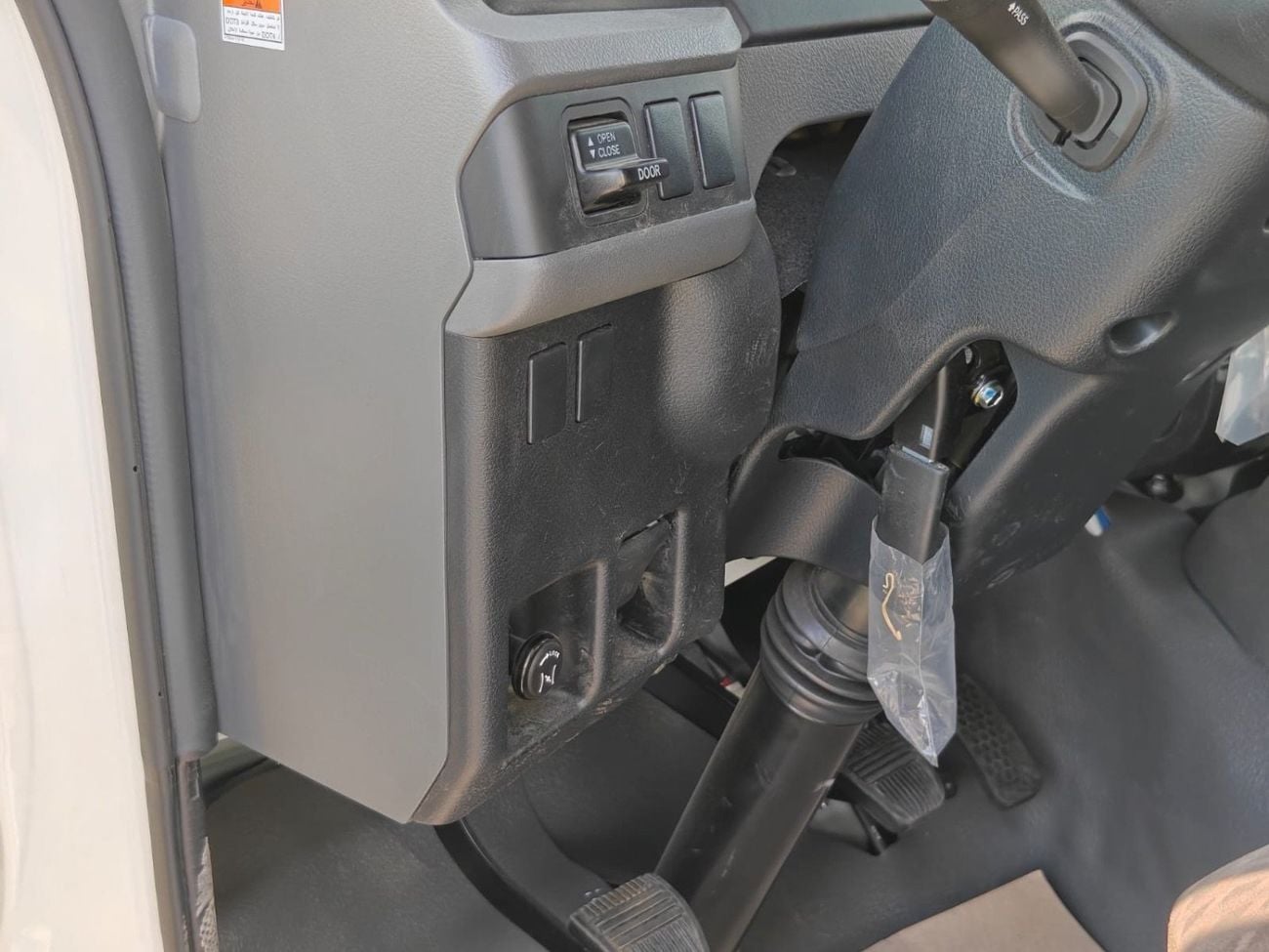 تويوتا كوستر 4.2L V6 DIESEL | 23 STR | M/T | AUTO DOOR | LUGGAGE RACK| MY2026