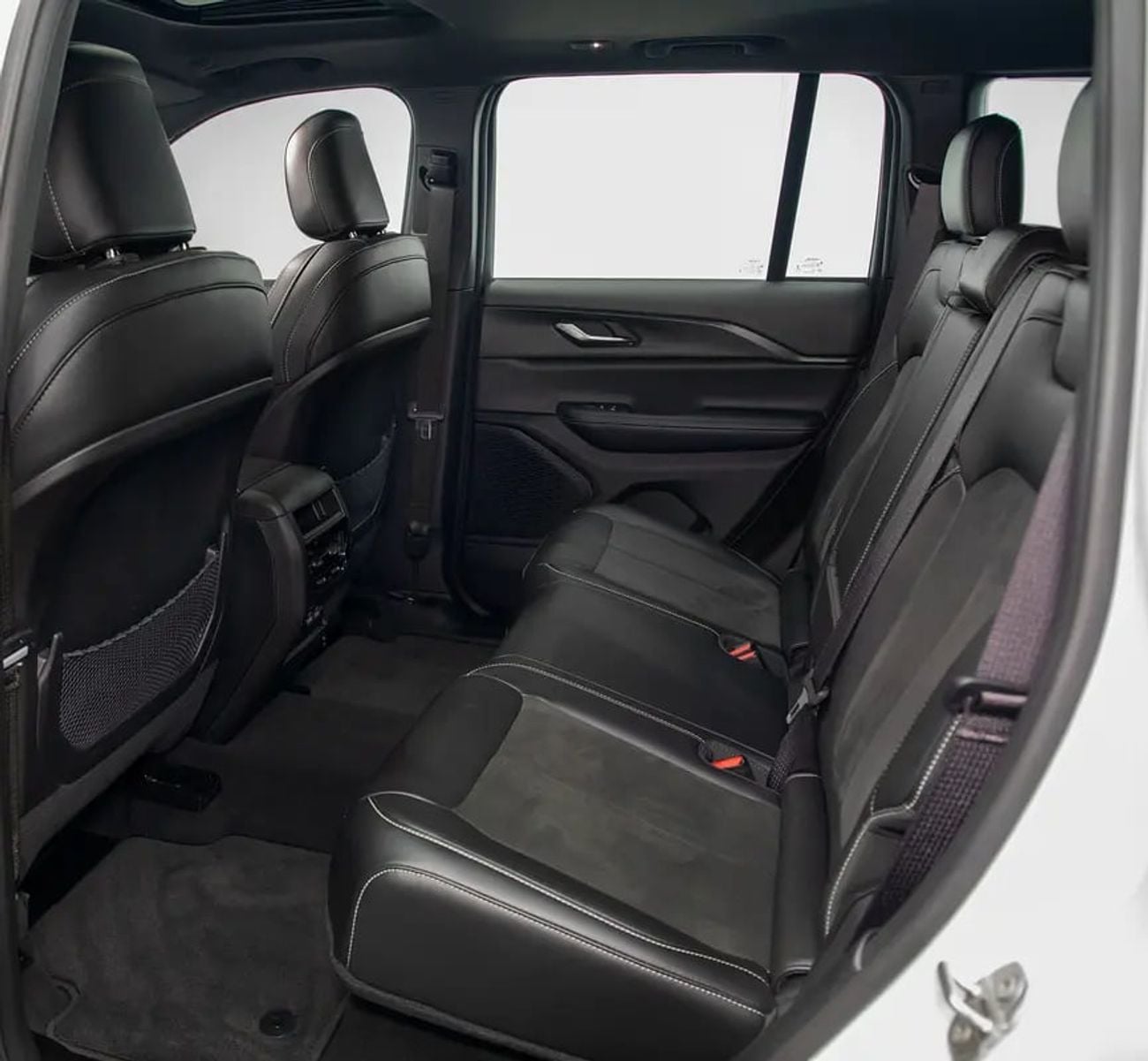 Jeep Grand Cherokee ALTITUDE Black Edition • 0% DP Available • FDSH • Warranty • GCC Specs