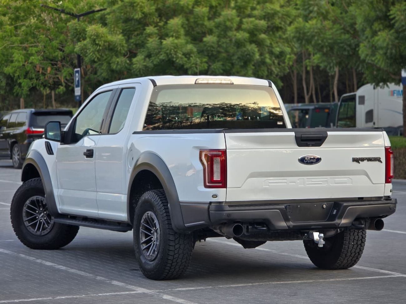 Ford F-150 RAPTOR CREW CAB MID Ford F-150 Raptor 2019 | GCC Specs | Orginal paint | Pristine Condition | 2Keys | Single owner |