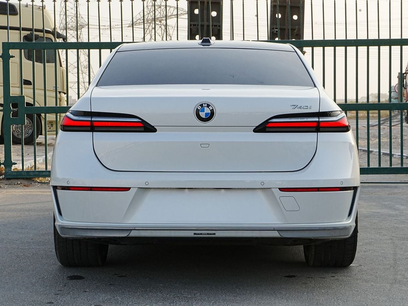 BMW 740i