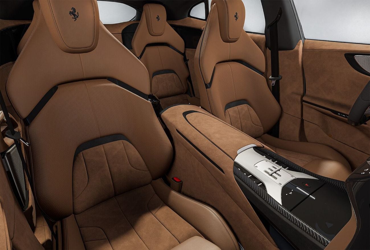 فيراري بوروسانجوي STD Full Carbon Panoramic Roof MY27
