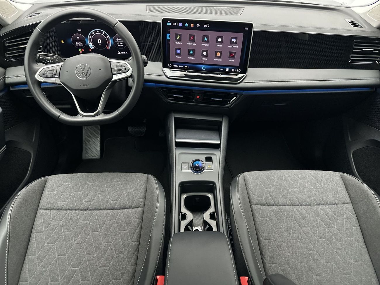 فولكس واجن تيجوان LIFE تيجوان لايف 1.4 لتر | كاميرا الرؤية الخلفية | شاشة عرض رقمية | نظامي Apple CarPlay و Android Auto |