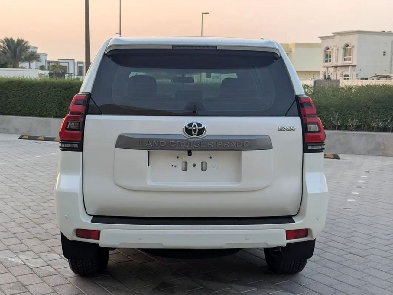 Toyota Prado EXR GCC Specs V4 2.7L Interior and Exterior Excellent Condition