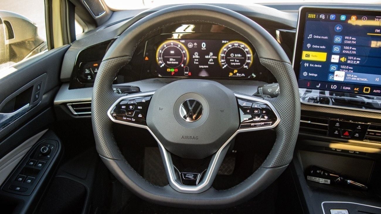 Volkswagen Golf R- TOPLINE VOLKSWAGEN GOLF 8 1.5L 2025 MODEL CHINESE SPECS (PRICE FOR EXPORT) CAN BE EXPORT