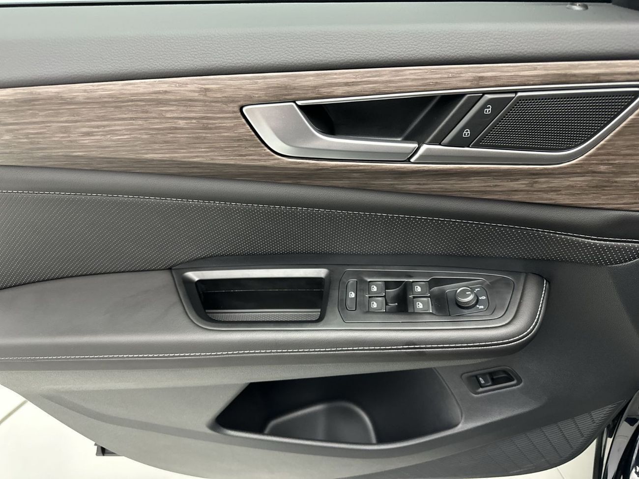 Volkswagen Teramont COMFORTLINE Teramont 2.0L (Facelift 2) | Refreshed Design & Panoramic Roof | 39,100 AED SAVINGS from