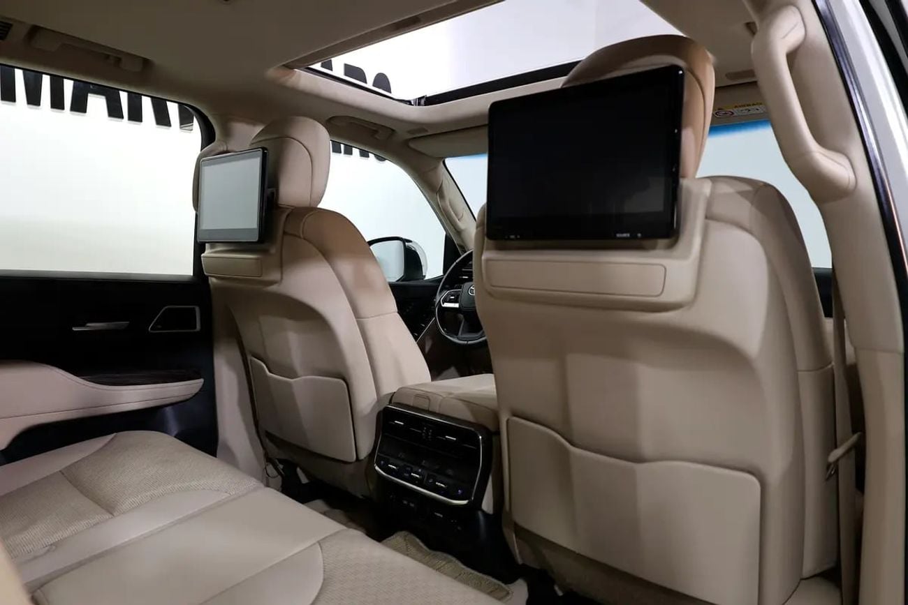 Toyota Land Cruiser VXR GCC Specs-Under warranty-in impeccable condition