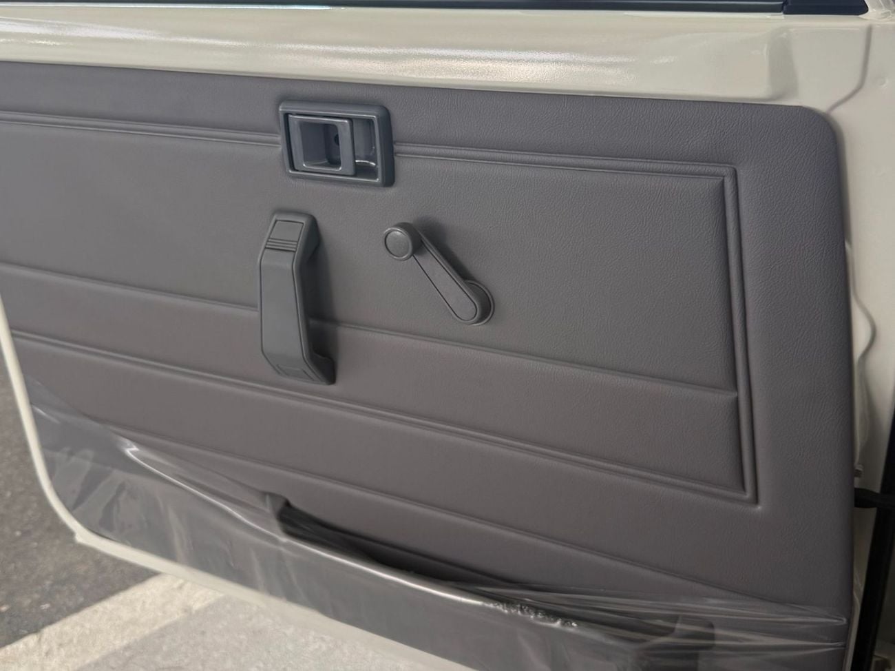 تويوتا لاند كروزر 70 LC 78 HARDTOP 2.8L AT **EXPORT ONLY**التصدير فقط خارج الخليج***