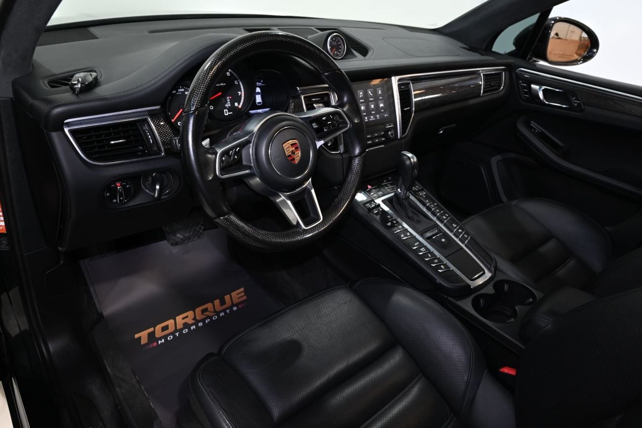 Porsche Macan TURBO 2017 Porsche Macan Turbo, Full Service History, Excellent Condition, GCC