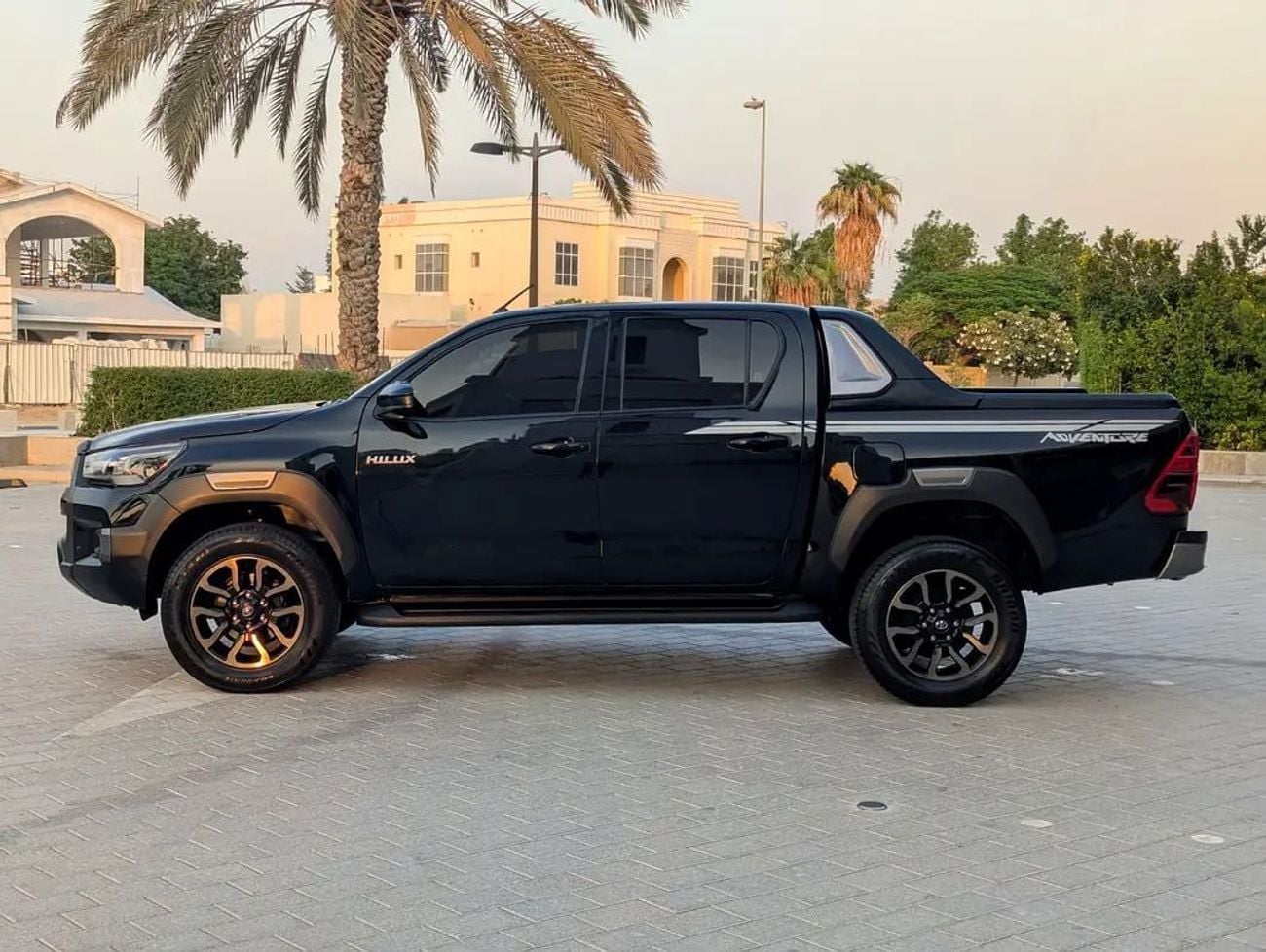 Toyota Hilux ADVENTURE Toyota Hilux Adventure 2020 GCC Specs Facelifted 2025 V4 2.7L Interior and Exterior well-maintained
