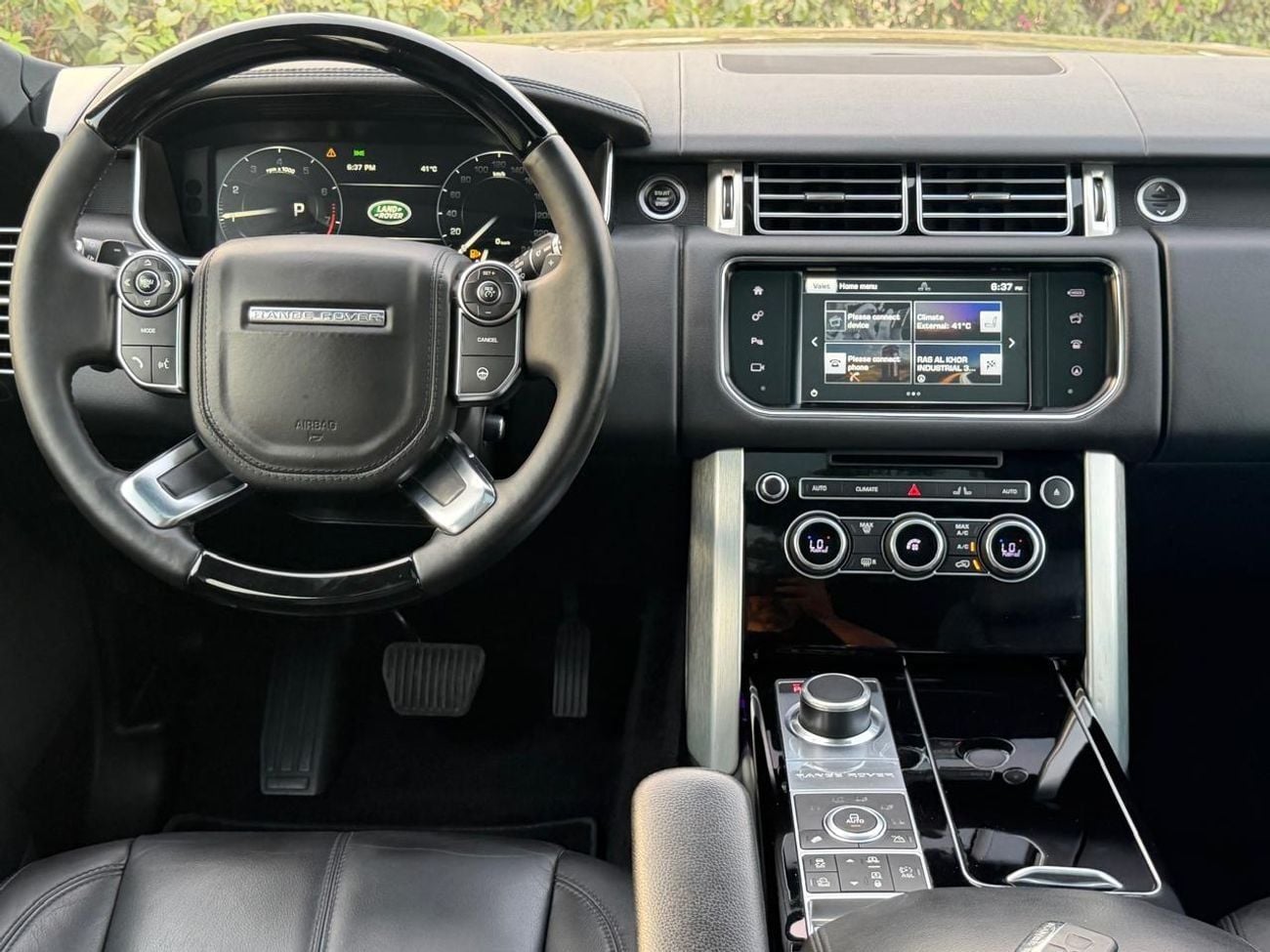Land Rover Range Rover HSE Land Rover Range Rover HSE 2016 GCC Specs Full Service History 2 Keys First Owner One Year Warranty