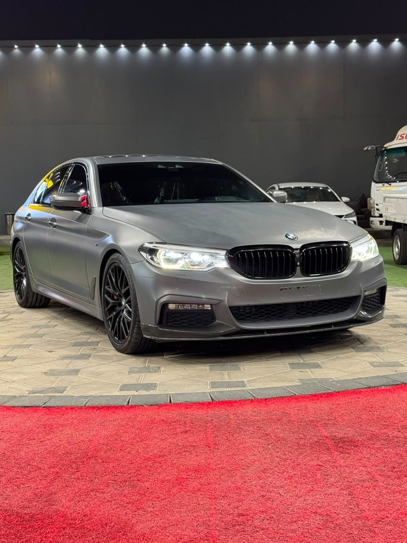 بي أم دبليو 530i LUXURY