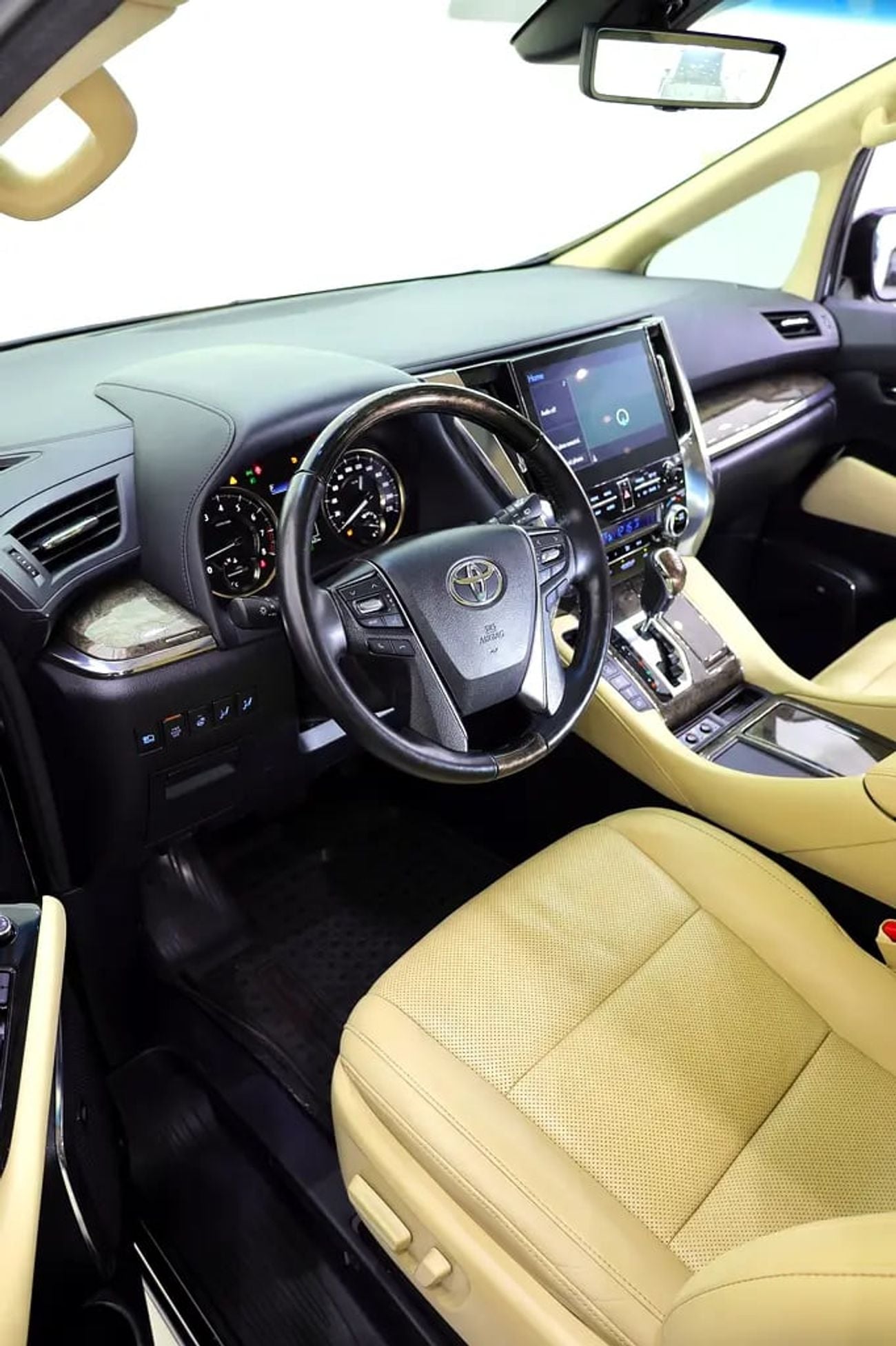 تويوتا ألفارد Executive VIP Lounge V6 - 296 HP - FULLY LOADED - LIKE CONDITION