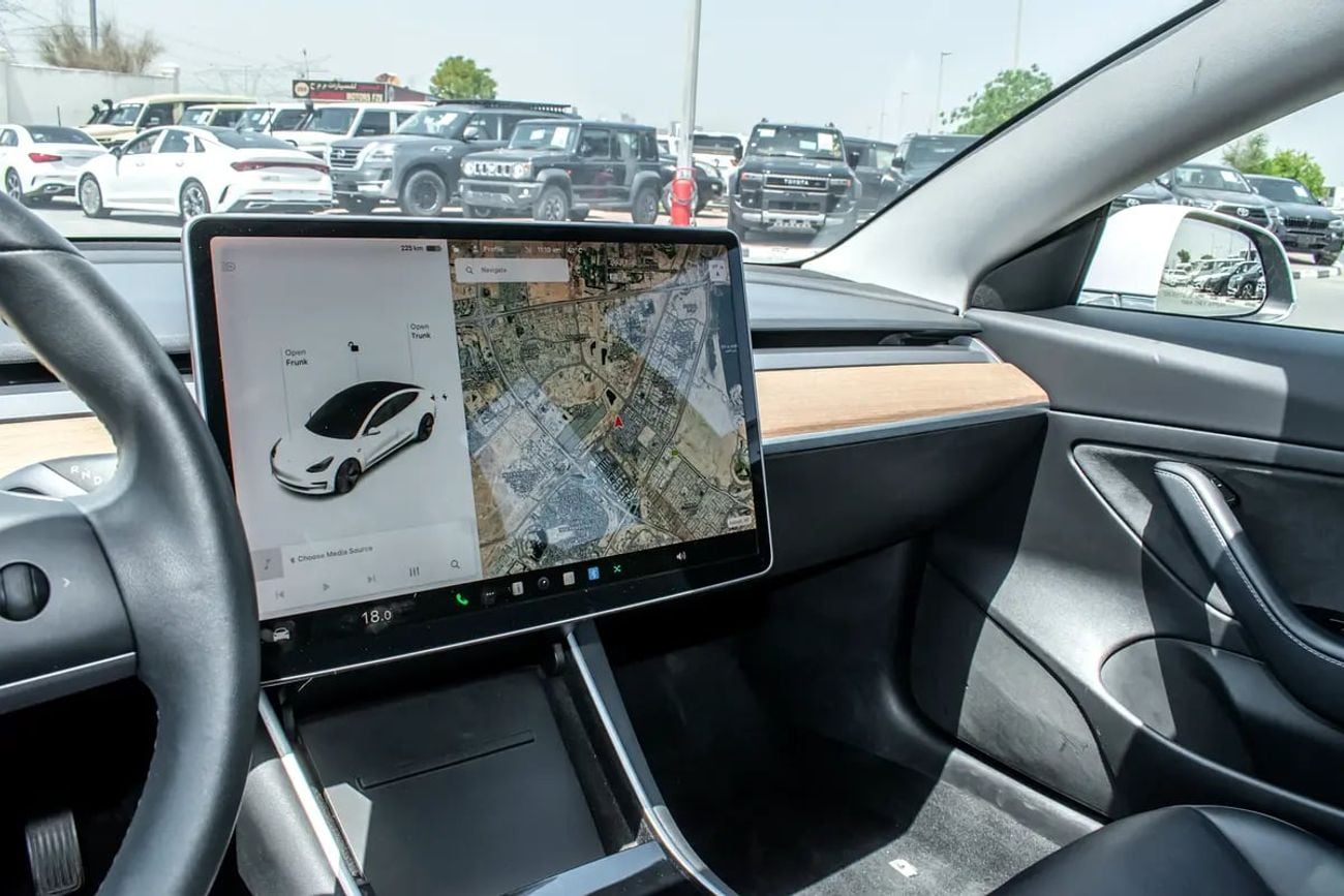 Tesla Model 3 STANDARD - AMERICAN SPECS - ONLY 61,000 KM