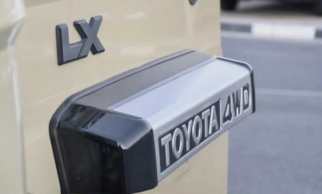 Toyota Land Cruiser 70 LC76 LX TOYOTA LAND CRUISER LC76 | 2.8L DIESEL | DVD CAMERA | LEATHER SEATS | 5 DOOR | FULL OPTION