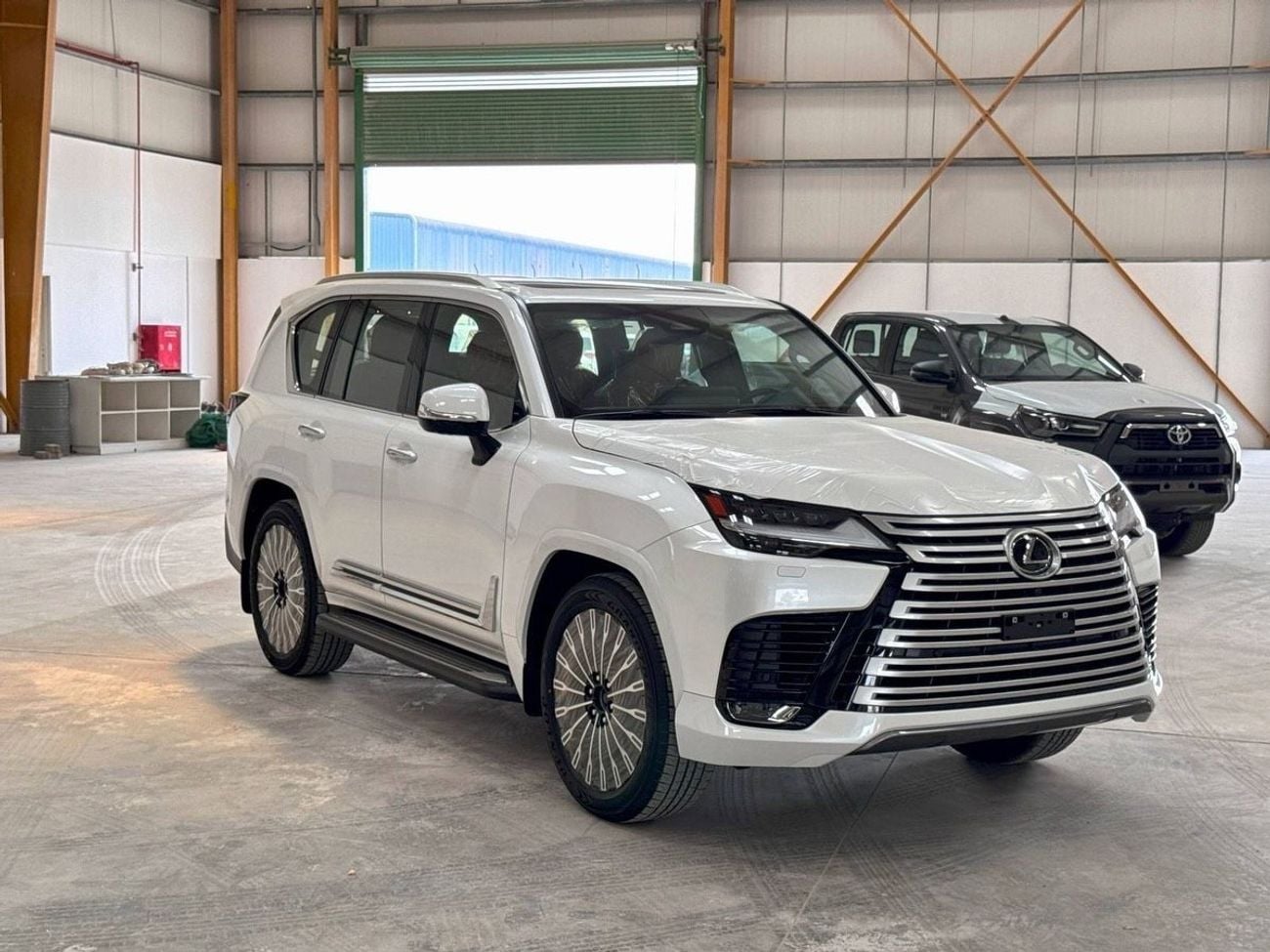 لكزس LX 700h VIP (No Autopark)