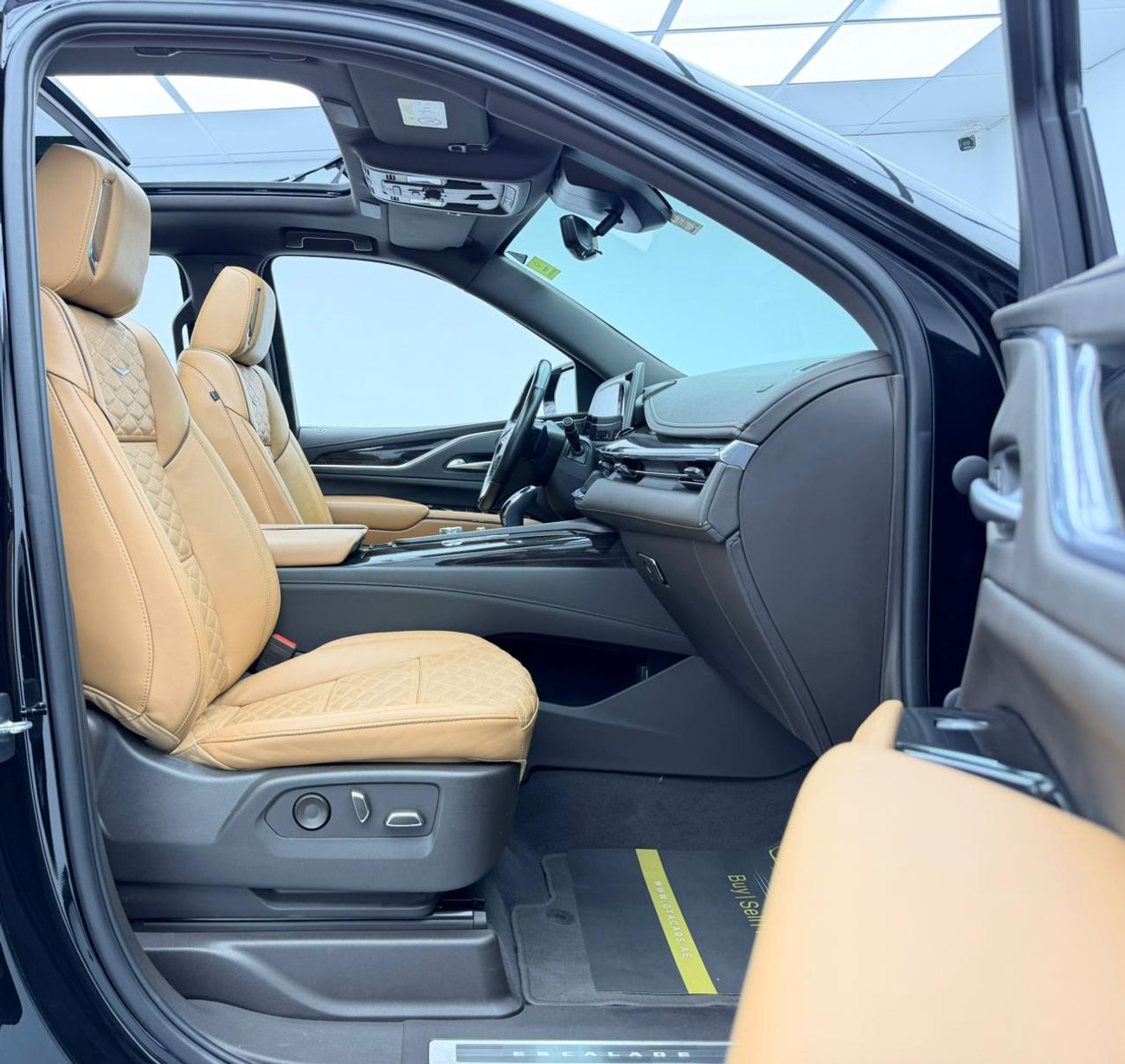 Cadillac Escalade SPORT PLATINUM 2023 Cadillac Escalade Sport, Jan/2028 Cadillac Warranty + Service Contract, Full Cad