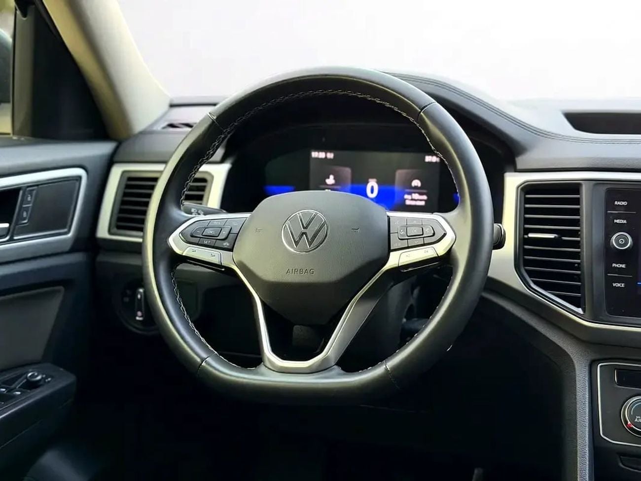 Volkswagen Teramont TRENDLINE 920 P.M | 0% DOWN | VW COMFORTLINE | 7-SEATER | V6 AWD | GCC