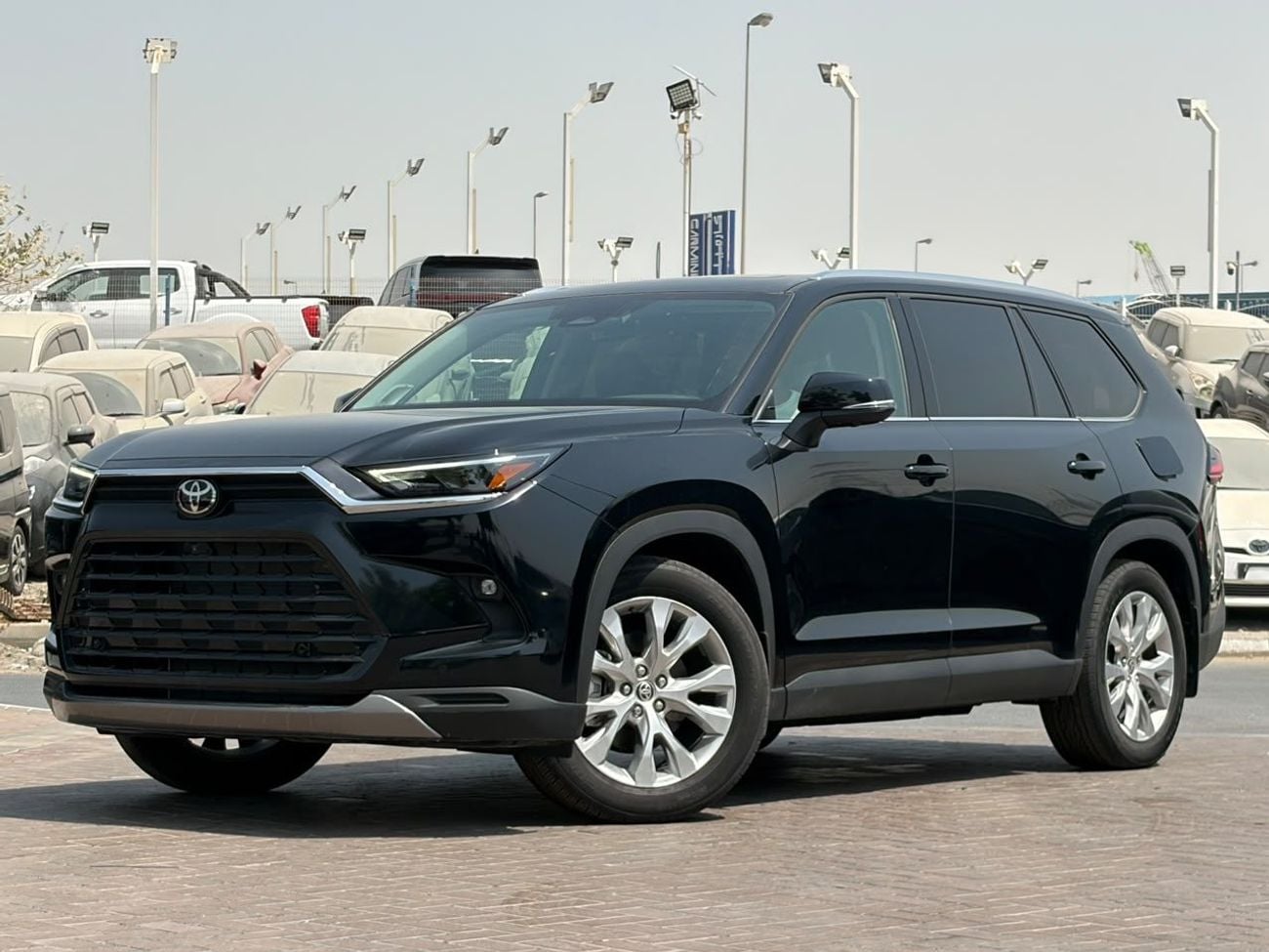 Toyota Highlander Limited Edition 2.5L V4 Petrol | Radar | Power with Leather Seats | Blind Spot | 360* Camera | Canadian Specs