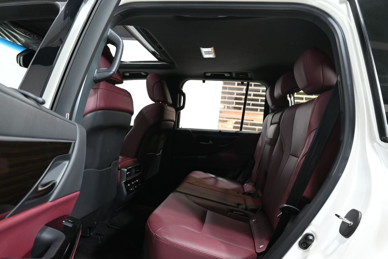 Lexus LX600 SIGNATURE 2023 Lexus LX600, Service History, 1 Year Warranty, Excellent Condition, Full PPF, GCC