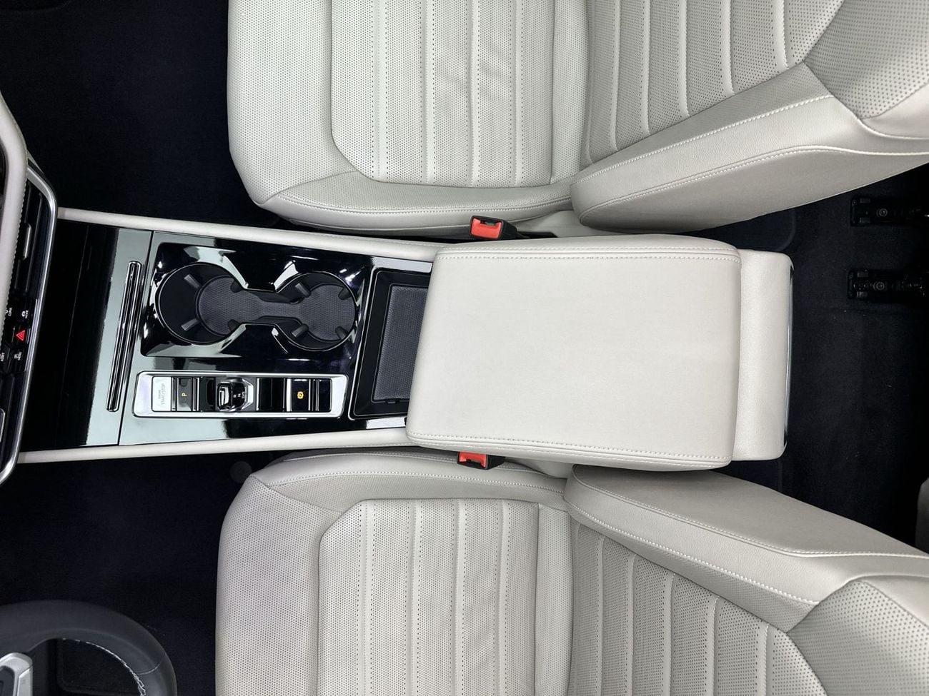 Volkswagen Teramont COMFORTLINE Teramont Comfortline Premium Leather 7-Seater SUV | Panoramic Sunroof | Desert Comfort Ready