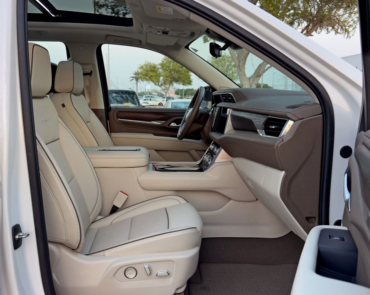GMC Yukon DENALI 2024 GMC Yukon Denali, Dealer Warranty and Service Package, GCC Specifications