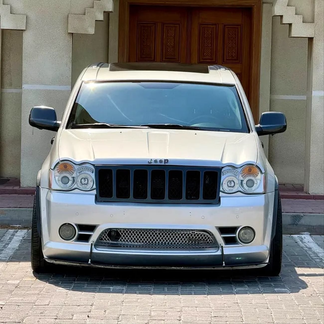 جيب جراند شيروكي SRT8 جيب جراند شيروكي SRT خليجي فل اوبشن SRT8 GCC Specs