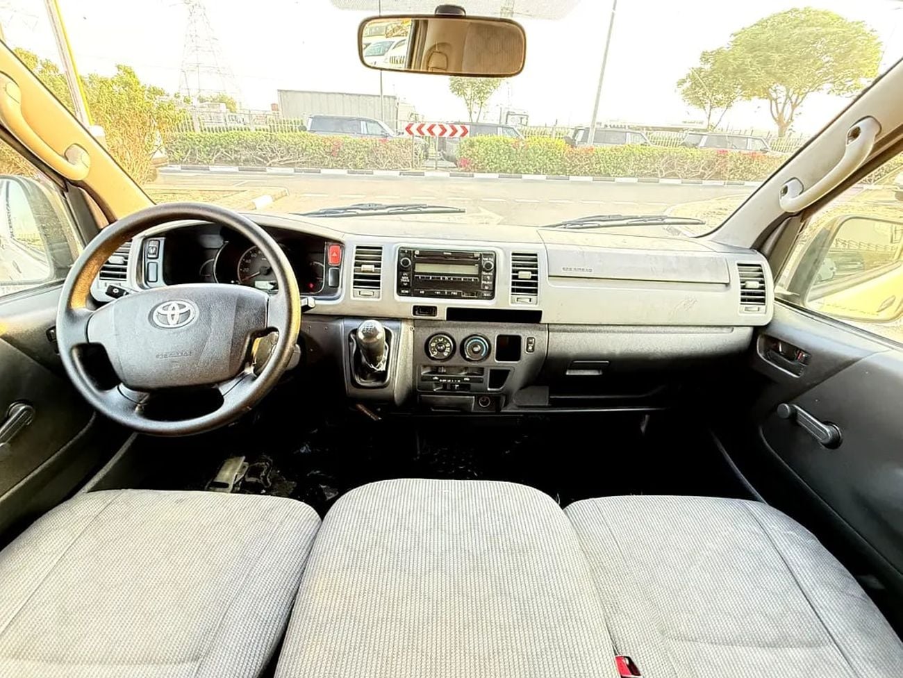 Toyota Hiace GL GCC Specs-passenger Van - excellent condition