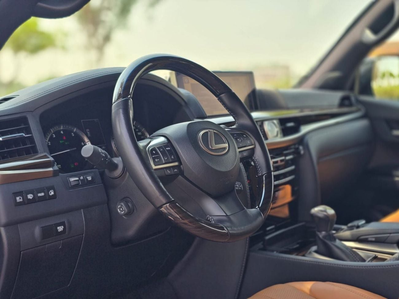 Lexus LX570 SIGNATURE LEXUS LX570 SIGNATURE FULL OPTION 2021 GCC AL FUTTAIM LEXUS SINGLE OWNER IN MINT CONDITION