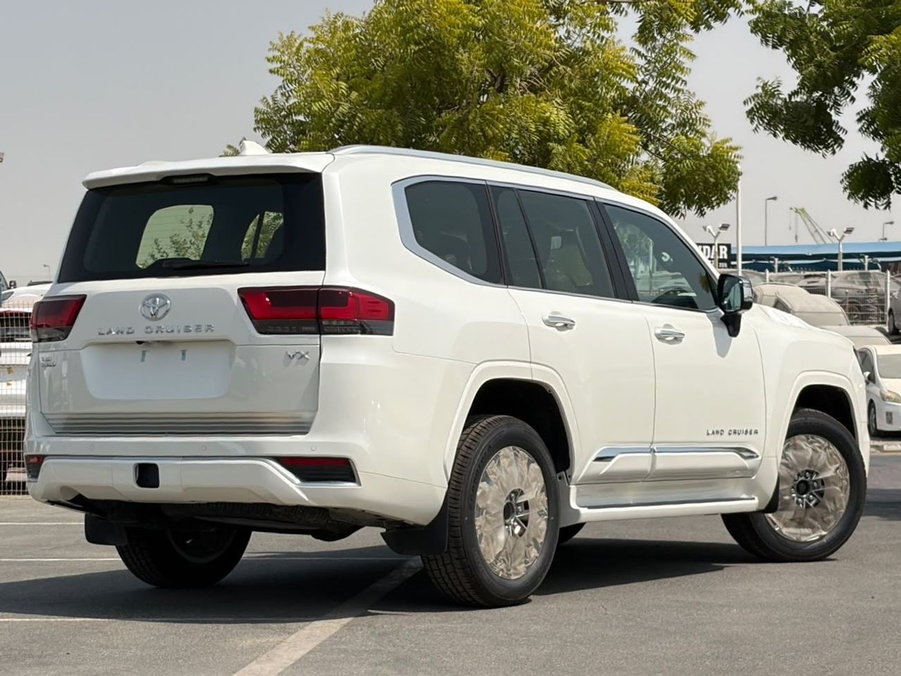 Toyota Land Cruiser VX LC300 VX TWIN TURBO || 3.5L V6 PETROL | PWR WITH LEATHER SEATS | 360* CAMERA | JBL SOUND SYSTEM | RA