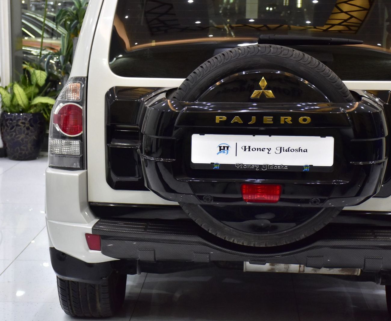 ميتسوبيشي باجيرو EXCELLENT DEAL for our Mitsubishi Pajero 3.8L GLS 3 Doors ( 2018 Model ) in White Color GCC Specs