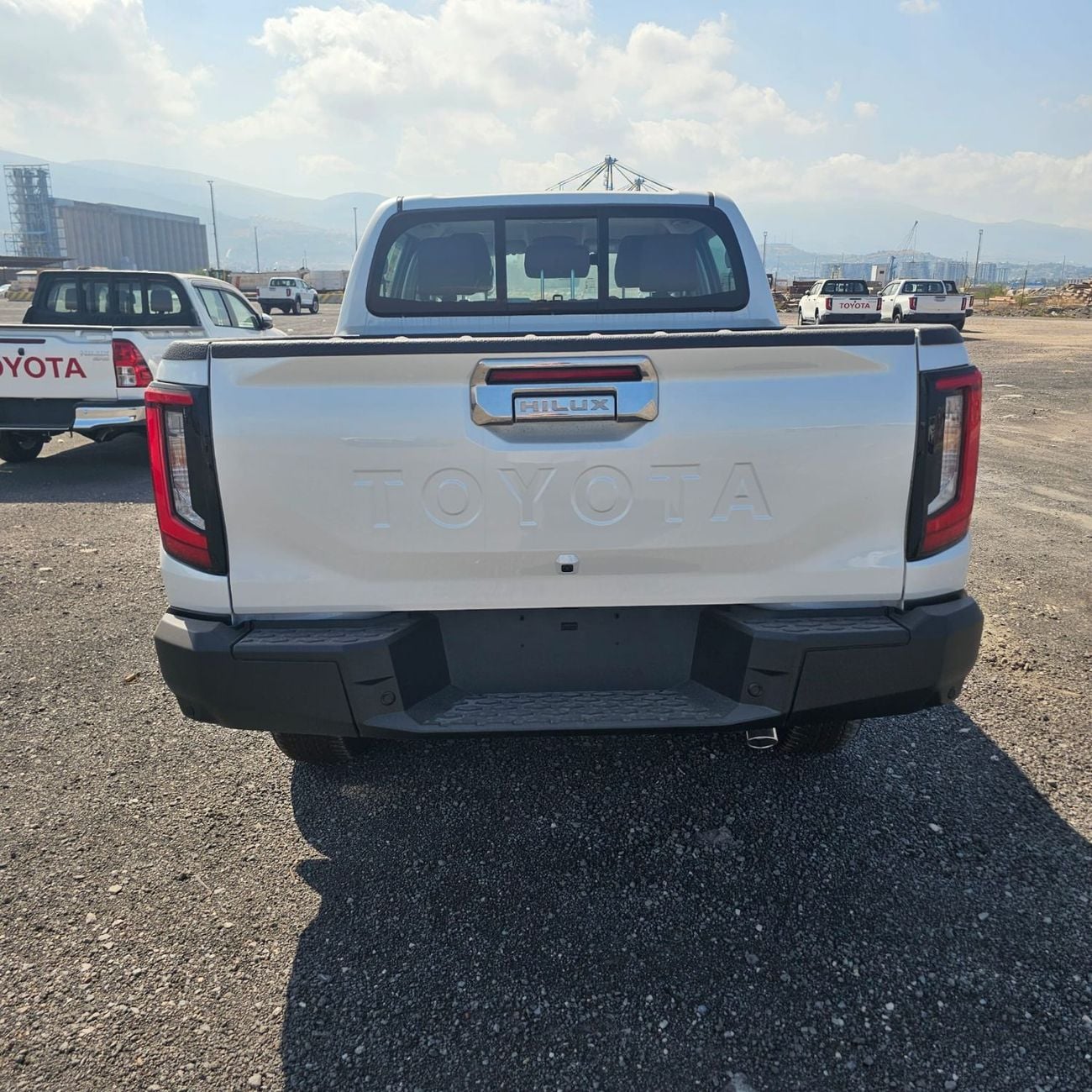Toyota Hilux MID OPTION
