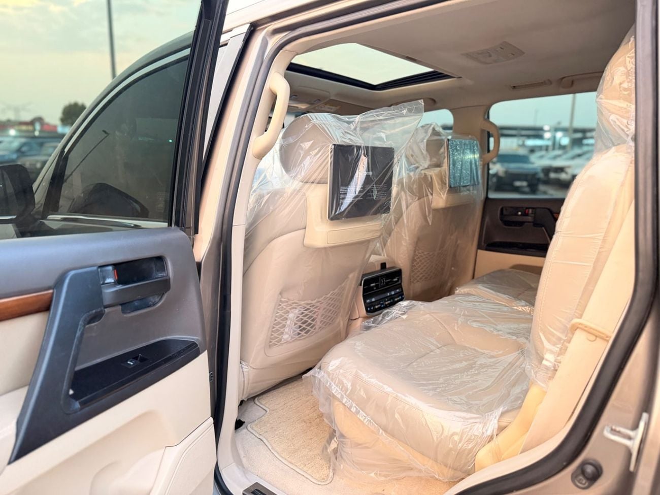 Toyota Land Cruiser GXR 2018 Upgrade 2024 V6 Full Option Petrol