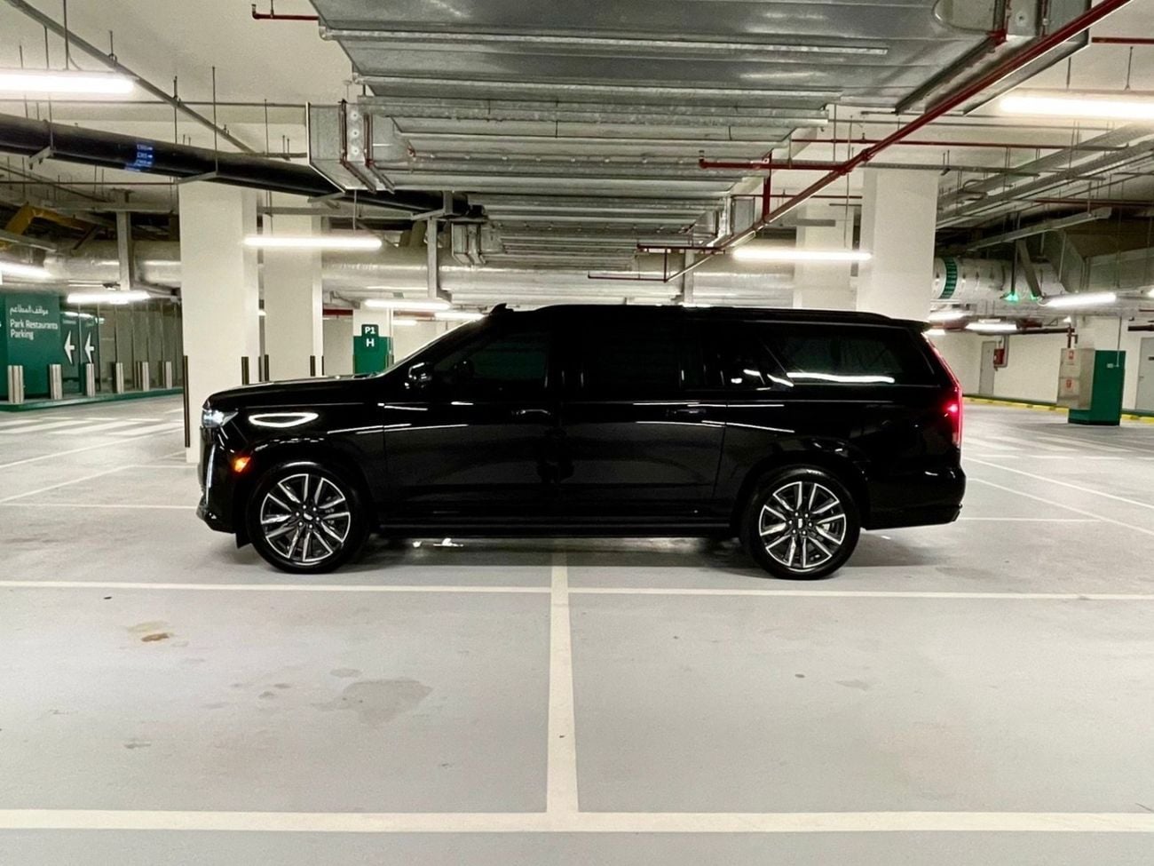Cadillac Escalade Sport Platinum 6.2L 4WD