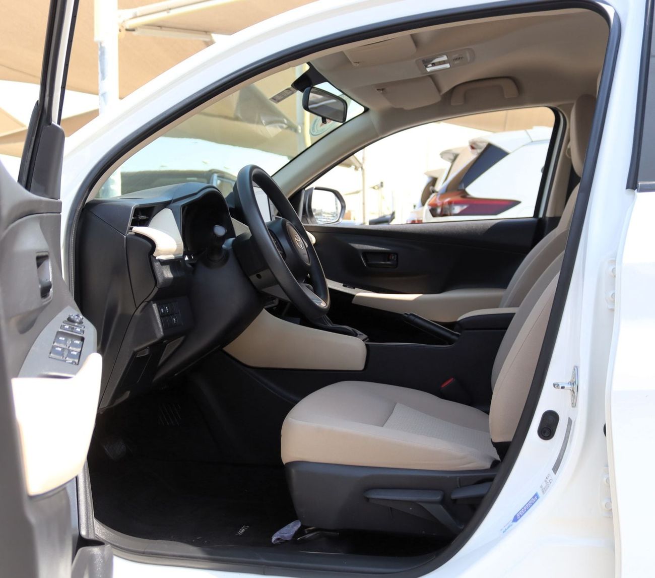 Toyota Yaris E ACCIDENTS FREE - GCC - ORIGINAL PAINT - PERFECT CONDITION INSIDE OUT