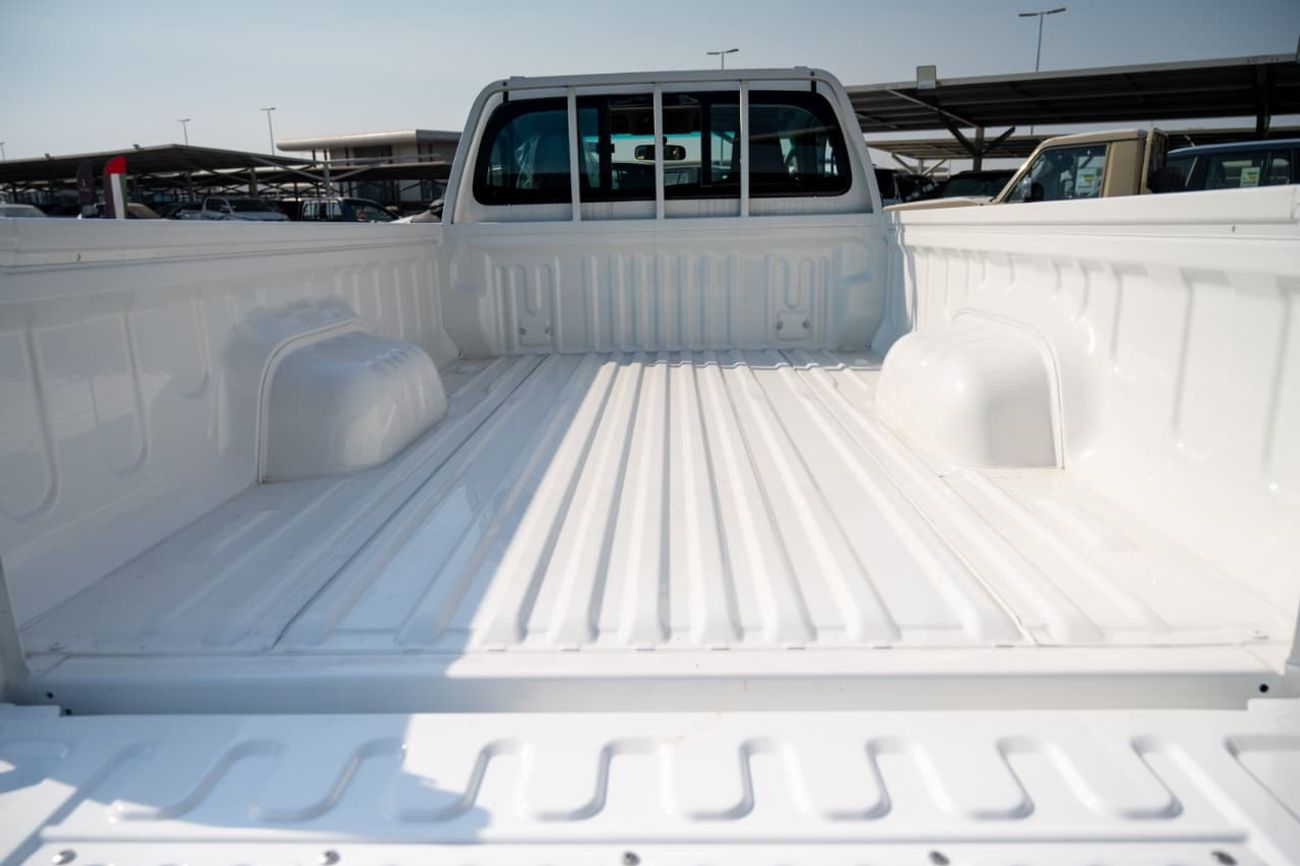 تويوتا هيلوكس Hilux 2.4 Diesel Four Wheel Drive 2 Door Manual Transmission