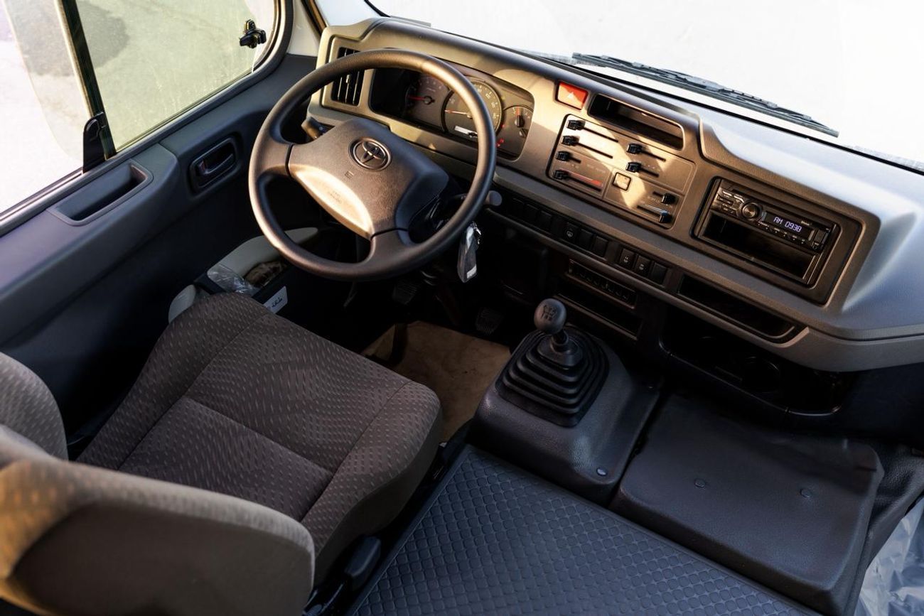 Toyota Coaster DLX 2026 TOYOTA COASTER 4.2