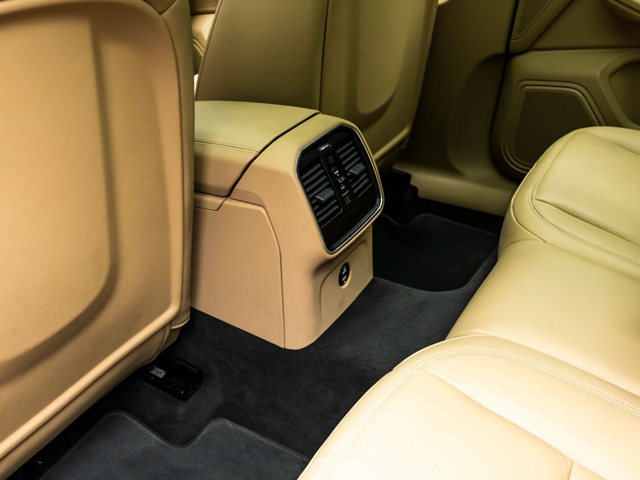 Porsche Macan STANDARD BUY NOW, PAY 2027 | THE BLACKLINE STANDARD | October 2027 Porsche Warranty, Low KMs, GCC