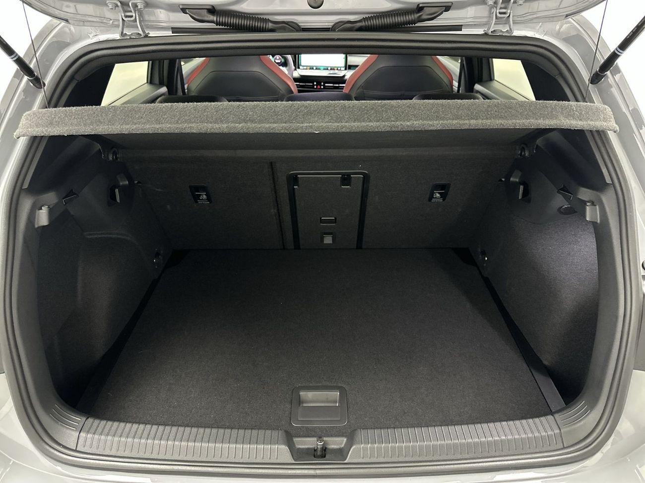 Volkswagen Golf GTI Premium Leather Seats 2L | 22,000 AED SAVINGS from New Car | 265 HP | GCC Specs