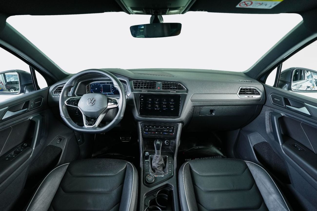 Volkswagen Tiguan R-LINE PLUS-GCC-Al Nabooda Full Service History-1 Owner-Leather Interior