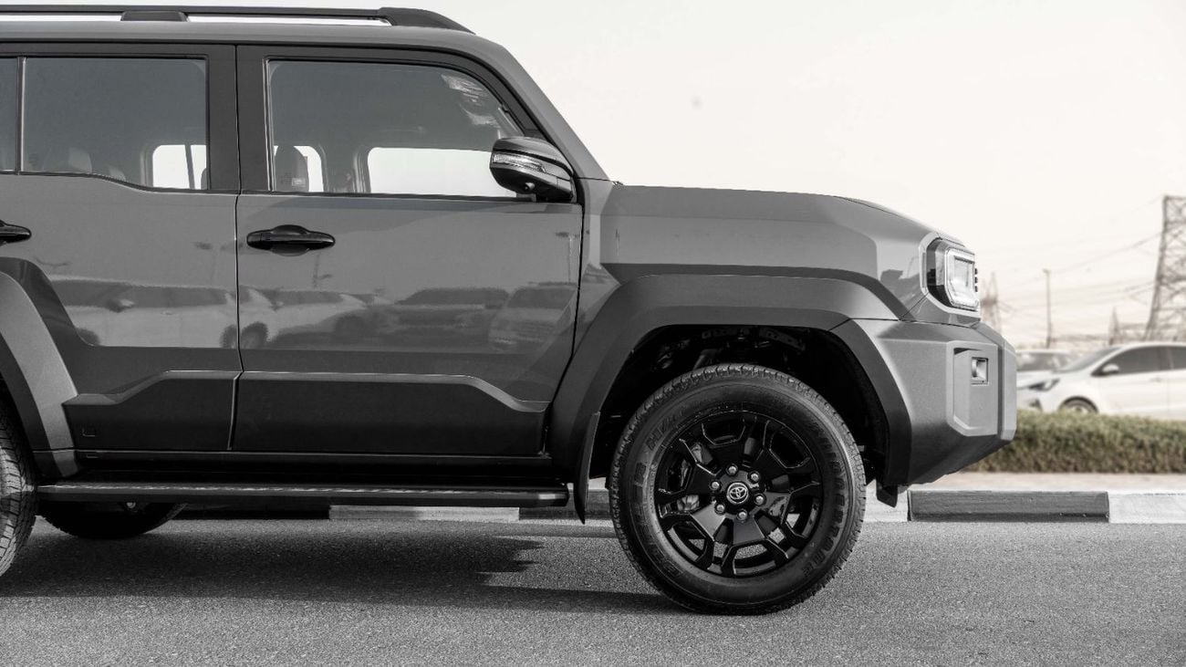 Toyota Land Cruiser Fj GXR 2027 Toyota Land Cruiser FJ 2.7L AT Petrol (Gray-Black)