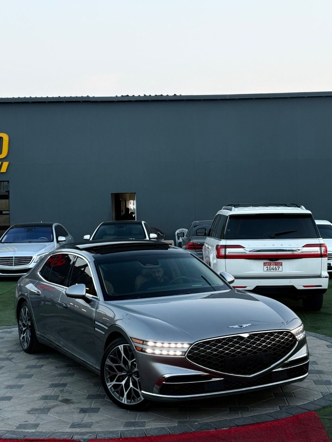 Genesis G90 ROYAL